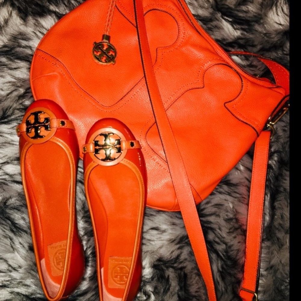 Tory Burch
Gorgeous fire orange Tory Burch Set!!! Bag $350 now slightly used